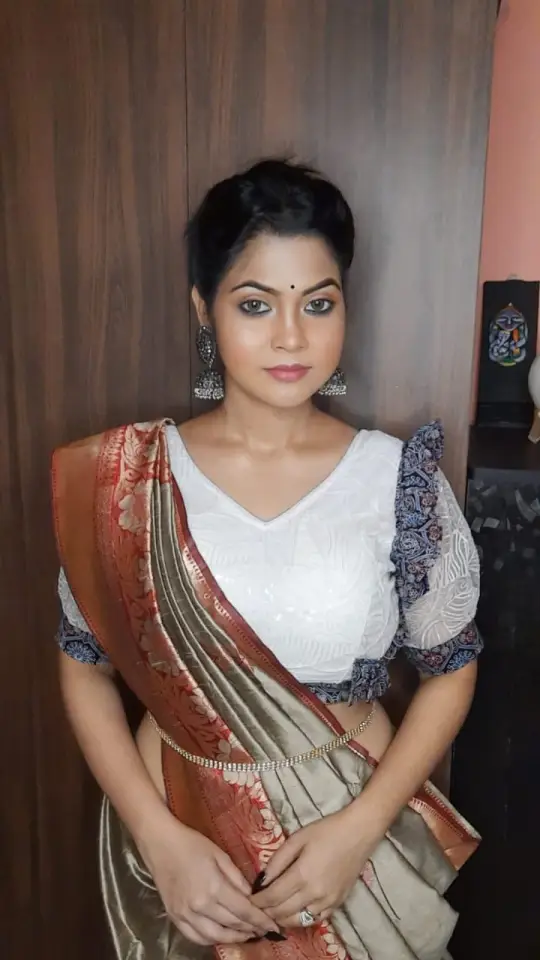 V Shape Blouse Neckline